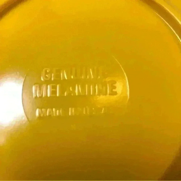 Set of 2 vintage Melamine teacups with saucers in  sunshine yellow - Picture 7 of 7